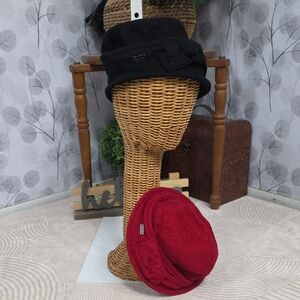 Betmar Women's Black and Red Wool Hats